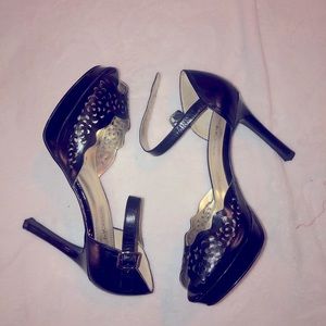 ANNE KLEIN Black Leather Peep Toe Cutout Pumps